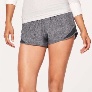 Lululemon Hotty Hot Short II *2.5"
Heather Lux Multi Black / Heathered Black